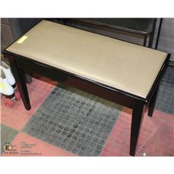 BROWN ENTRANCE/SITTING BENCH