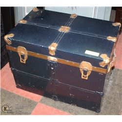 VINTAGE STEAMER TRUNK, 22 X 14 X 16