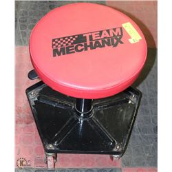 TEAM MECHANIX HYDRAULIC GARAGE STOOL ON