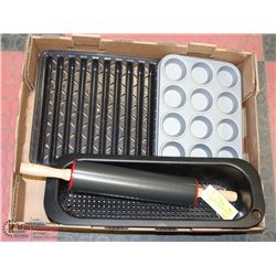 FLAT OF ASSORTED BAKEWARE (7 PIECES).