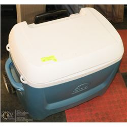 IGLOO LARGE WHEEL ALONG COOLER (BLUE & WHITE).