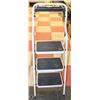 Image 1 : COLLAPSIBLE WHITE METAL LADDER 52".
