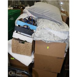 LARGE PALLET OF SHOWHOME DECORATIONS, BEDDING AND