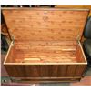Image 1 : CEDAR HOPE CHEST WITH DRAWER