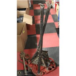 RIDGID TRI-STAND PIPE VICE WITH 2 DIES