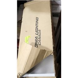 2FT FLUORESCENT LIGHT FIXTURE.