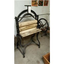 Vintage Laundry Press, Victor Mangle