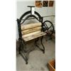 Image 1 : Vintage Laundry Press, Victor Mangle