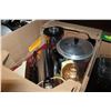 Image 2 : BOX OF BAKEWARE