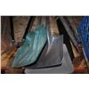 Image 2 : LOT OF SHOVELS AND GARDEN SHEARS