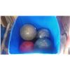 Image 1 : TOTE OF BOWLING BALLS