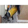 Image 2 : BUNDLE OF SNOW SHOVELS AND GARDEN TOOLS
