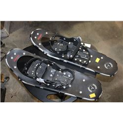 PSIR OF SNOW SHOES