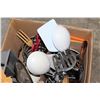 Image 2 : BOX OF UTENSILS AND KITCHEN ITEMS