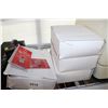 Image 1 : 4 BOXES OF HALOGEN LIGHTBULBS