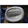 Image 1 : PORCELAIN SINK