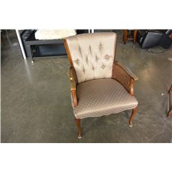 VINTAGE BUTTONBACK CHAIR