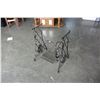 Image 3 : SINGER CAST IRON TREADLE SEWING BASE