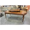 Image 4 : OAK DINING TABLE AND 6 CHAIRS