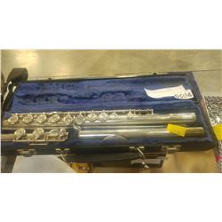 GEMEINHARDT FLUTE IN CASE