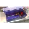 Image 1 : TWO GOLD ROSES