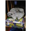 Image 1 : STAR WARS MILLENIUM FALCON TOY AND TMNT PINBALL MACHINE