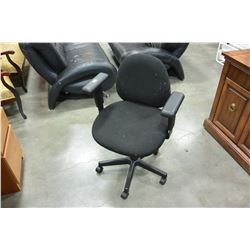 BLACK GAS LIFT OFFICE CHAIR