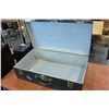 Image 2 : ANTIQUE GREEN SUITCASE