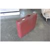 Image 2 : RED HEALTHLINE MASSAGE TABLE