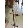 Image 2 : WOOD CLOTHING STAND