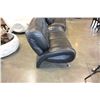 Image 4 : MODERN BLACK LEATHER SOFA AND LOVESEAT