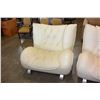 Image 3 : MODERN WHITE LEATHER BUTTONBACK LOVESEAT AND CHAIR