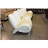 Image 6 : MODERN WHITE LEATHER BUTTONBACK LOVESEAT AND CHAIR