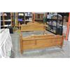 Image 1 : KINGSIZE OAK POSTER BED FRAME