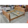 Image 4 : KINGSIZE OAK POSTER BED FRAME