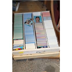 TRAY OF BASEBALL CARDS