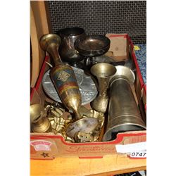 TRAY OF BRASS AND METAL WARE