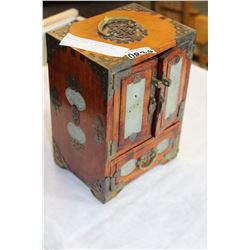 EASTERN JADE IN JEWELLRY BOX