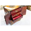 Image 2 : EASTERN JADE IN JEWELLRY BOX
