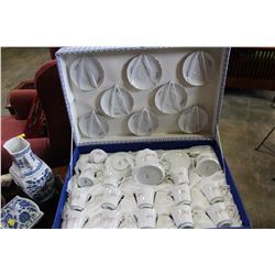 BAVARIAN CHINA TEASET IN CASE