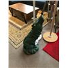 Image 1 : GREEN RESIN HOWLING WOLF STATUE