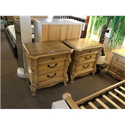 FAUX OAK KING SIZE BEDROOM SUITE WITH KING SIZE BED, 2 NIGHT STANDS