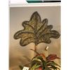 Image 2 : ABSTRACT ARTWORK & METAL FRAMED LEAF DECOR