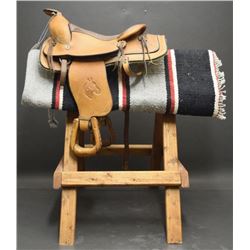 WESTERN SADDLE AND STAND