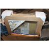 Image 2 : BOX OF FIGURES AND DISPLAY CASE