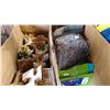 Image 2 : BOXES OF HATS AND SEATS HOUSES
