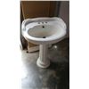 Image 2 : PORCELAIN PEDESTLE WASH BASIN