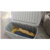 Image 2 : RUBBERMAID STORAGE TRUNK