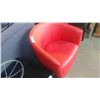 Image 1 : RED TUB CHAIR