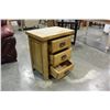 Image 3 : 3 DRAWER OAK NIGHTSTAND